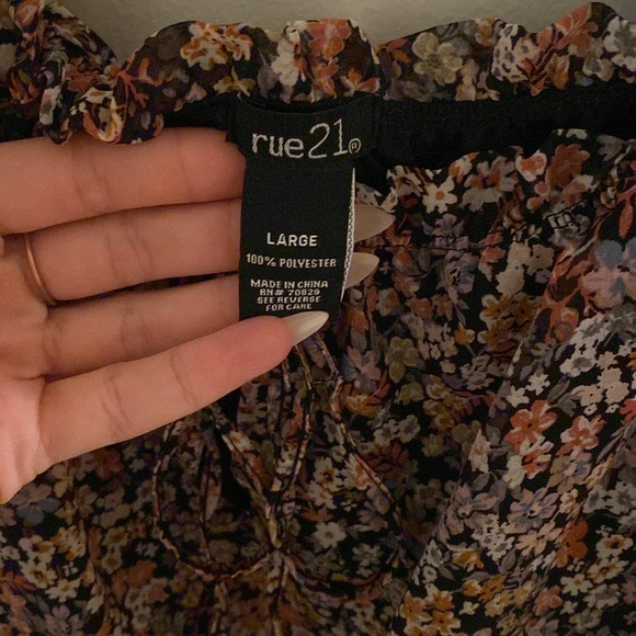 RUE21 FLORAL CINCHED DRESS - Picture 3 of 3